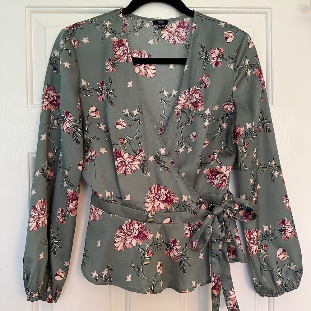 Satin patterned cross tie shirt.